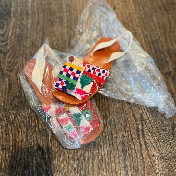 NIB MOMO New York x Anthropologie Dessa Embroidered Sling Back Leather Sandals - Picture 6 of 16